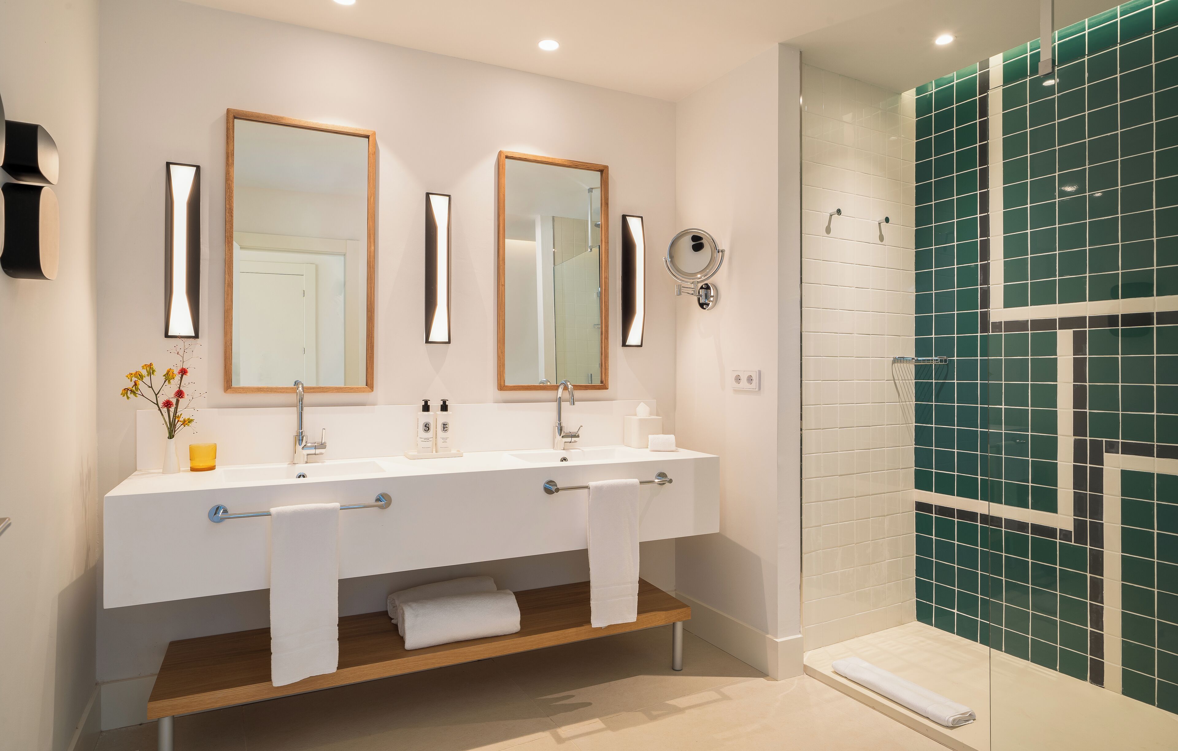 combined shower/bathtub, free toiletries, hair dryer, bathrobes