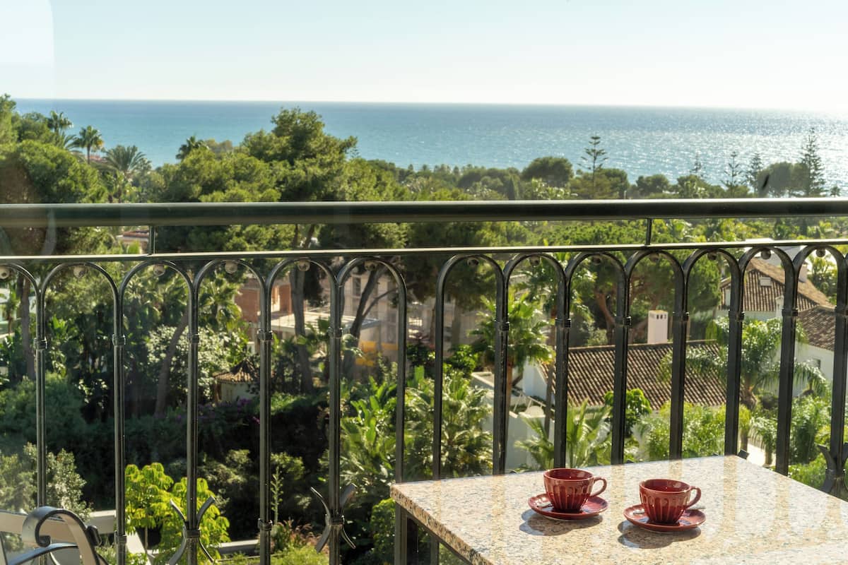 Studio Suite Duplex with Balcony and Sea View | Down duvets, minibar, in-room safe, desk