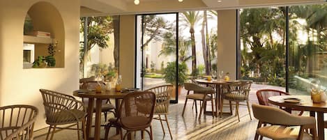 4 restaurants servant le petit déjeuner