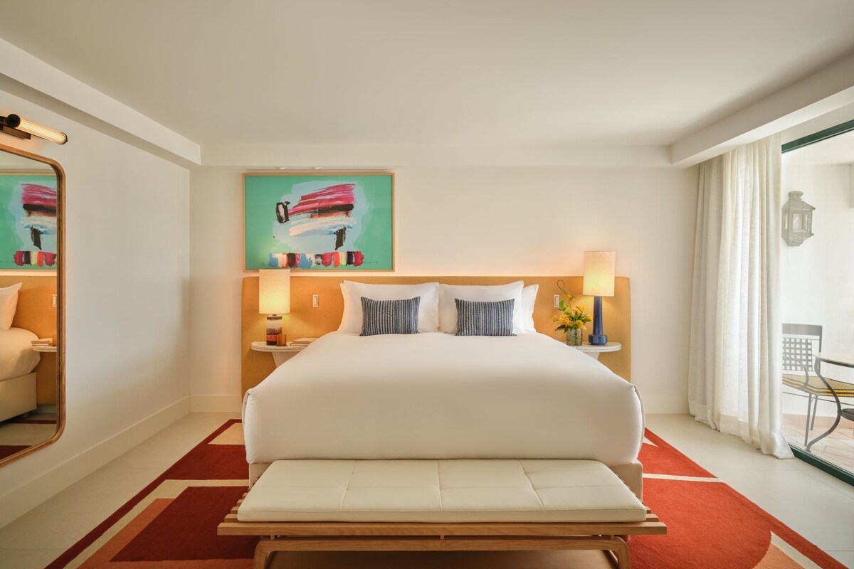 Down comforters, minibar, in-room safe, desk