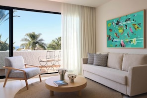Studio suite, 1 kingsize bed, terras, uitzicht op zee | 1 slaapkamer, donzen dekbedden, een minibar, een kluis op de kamer