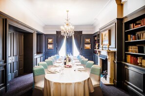 Déjeuner et dîner servis sur place