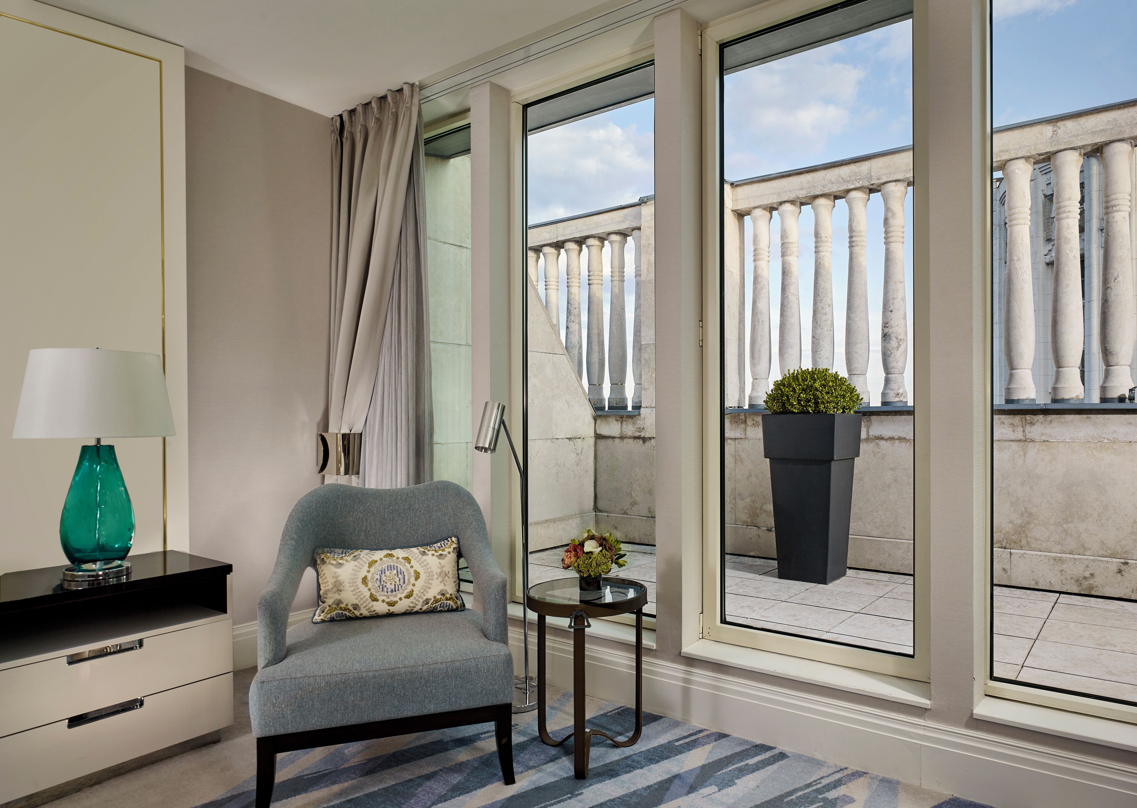 55-inch smart tv with digital channels, books, music library