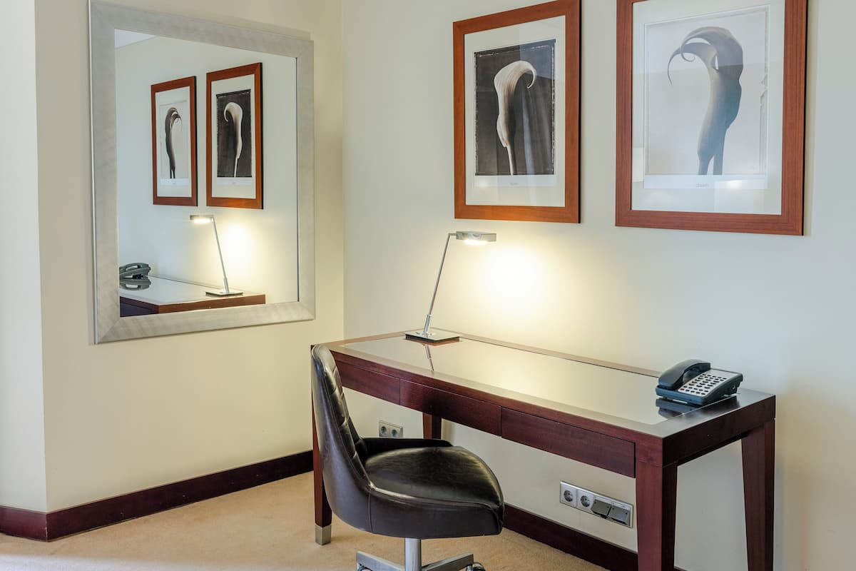 1 bedroom, premium bedding, minibar, in-room safe