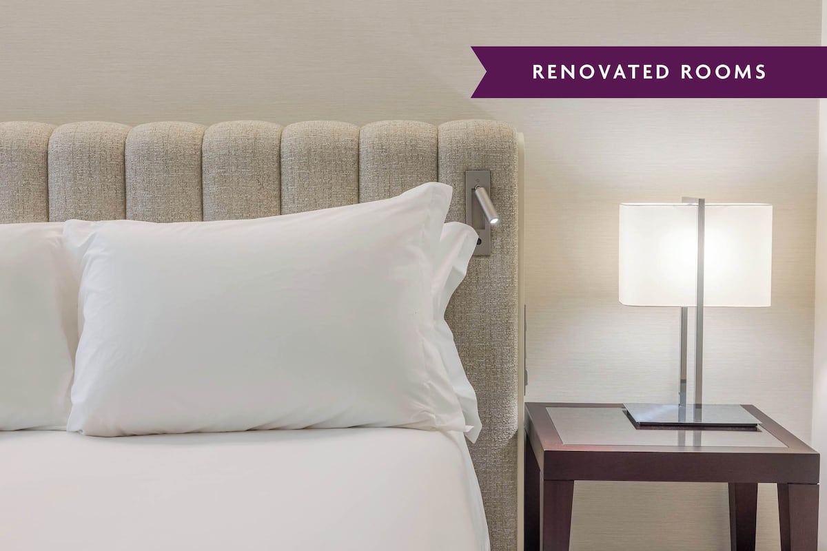 Premium Room, 1 Queen Bed, Accessible, Club lounge access (High Floor)