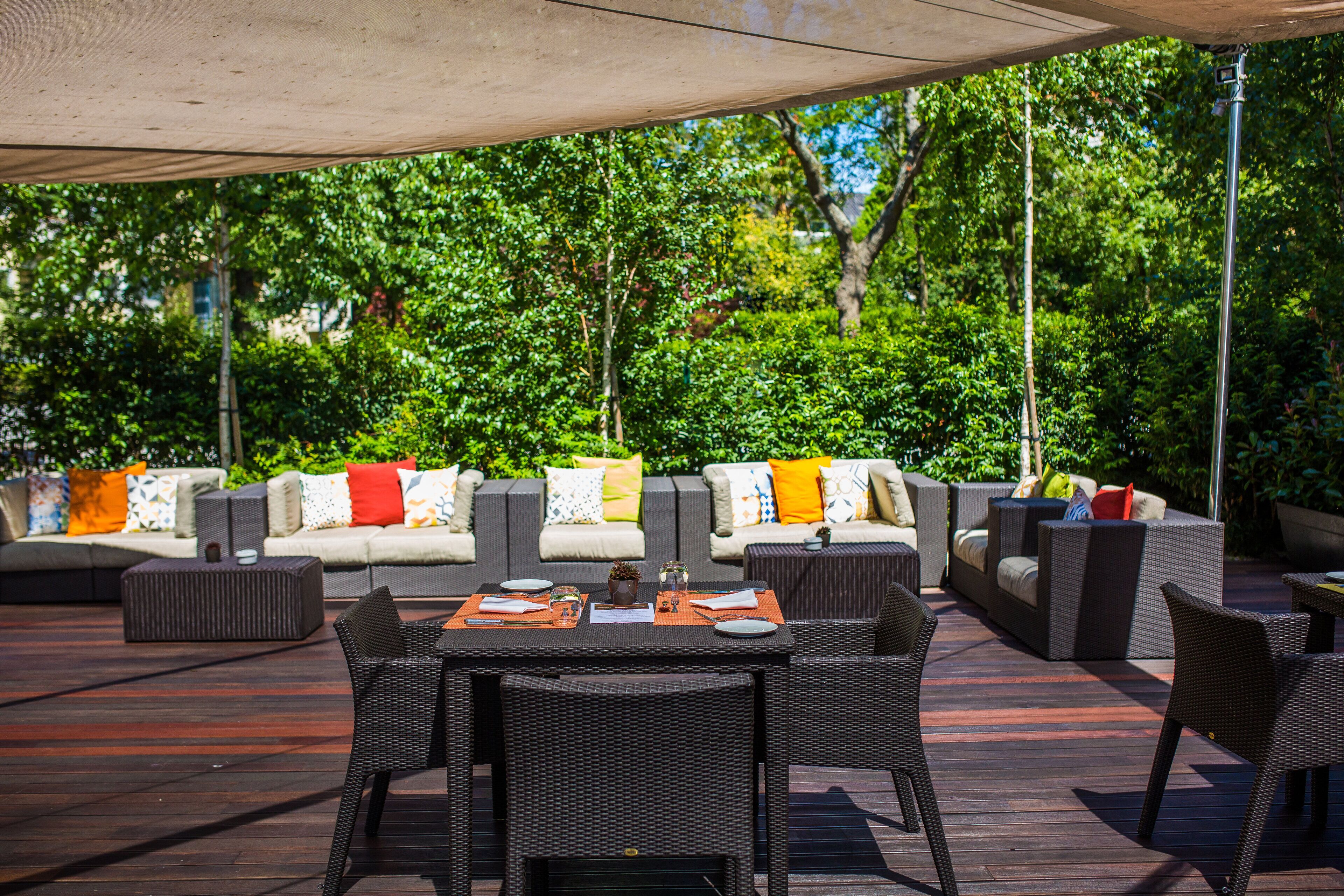 Aperto a colazione, pranzo e cena, cucina internazionale 