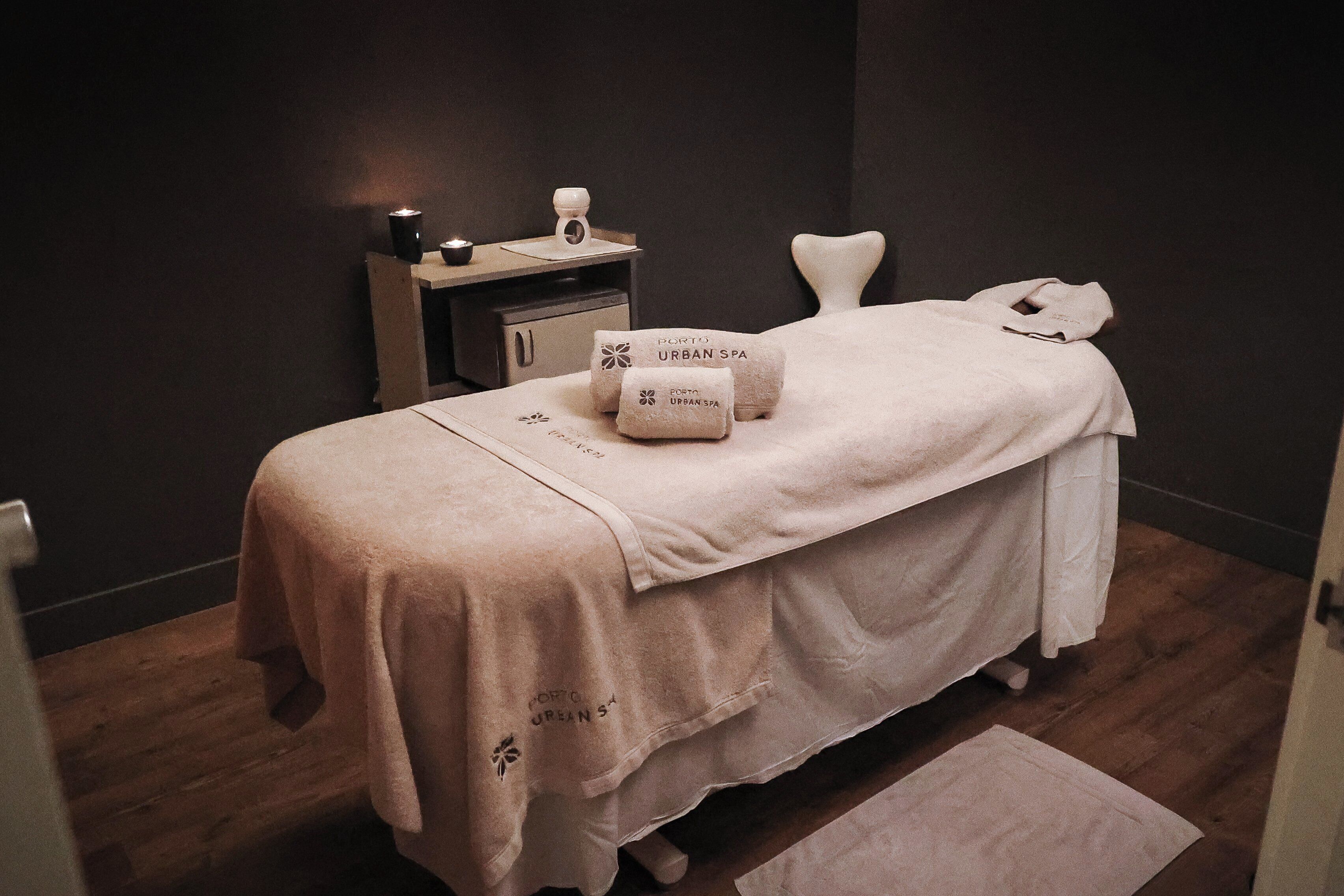 Un sauna, una bañera de hidromasaje, baño turco, masajes