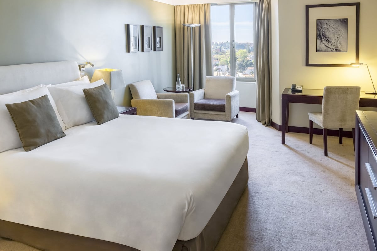 1 bedroom, premium bedding, minibar, in-room safe
