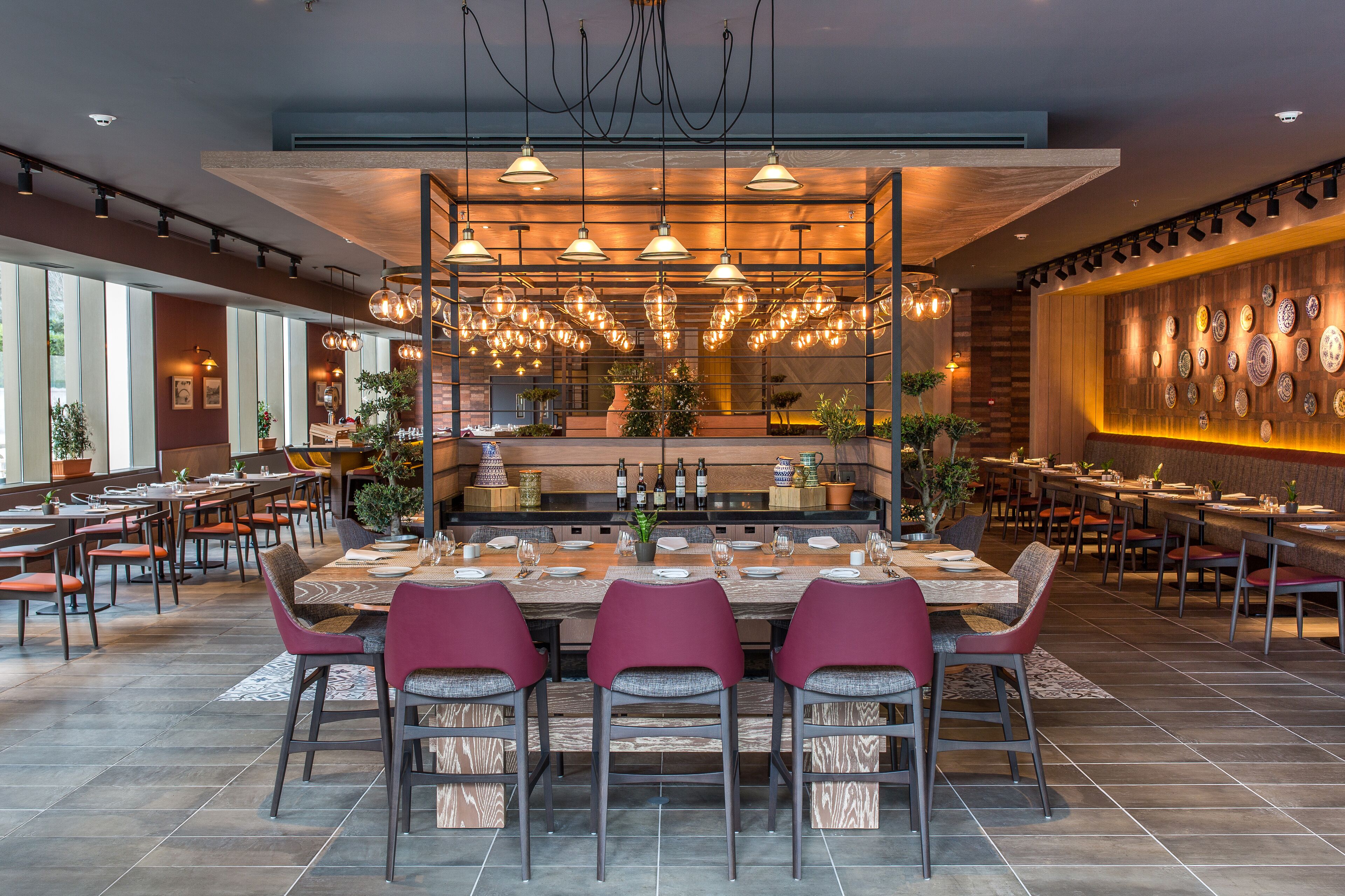 breakfast, lunch, dinner served; international cuisine