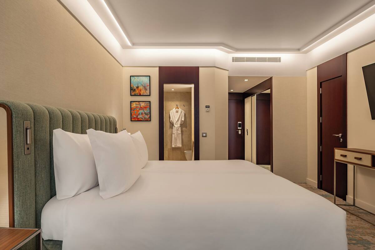 Ropa de cama de alta calidad y minibar 
