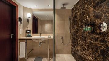 Standard Room, 2 Twin Beds, Accessible | Bathroom | Eco-friendly toiletries, hair dryer, bathrobes, slippers