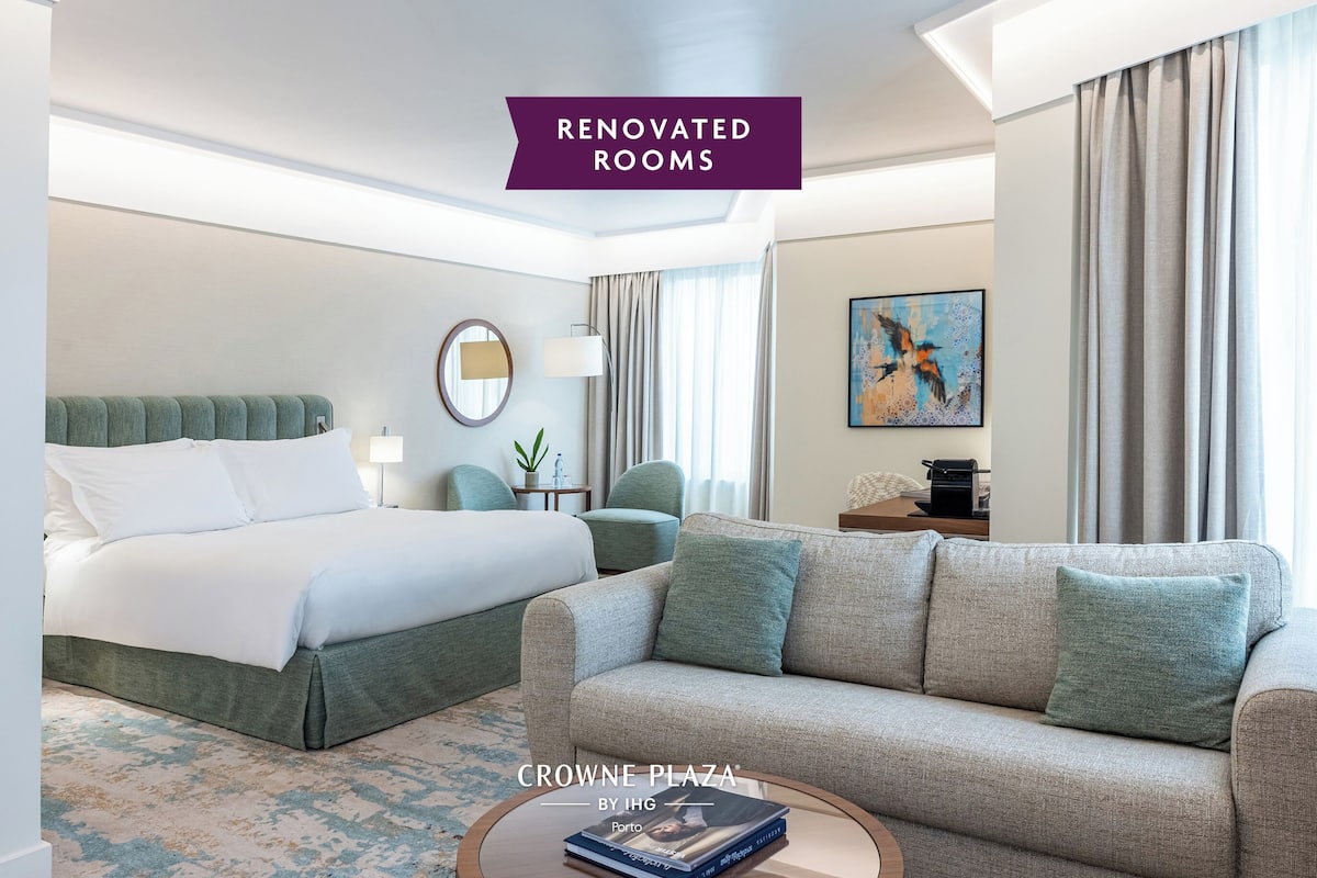 Junior Suite, 1 Queen Bed, Corner (High Floor)