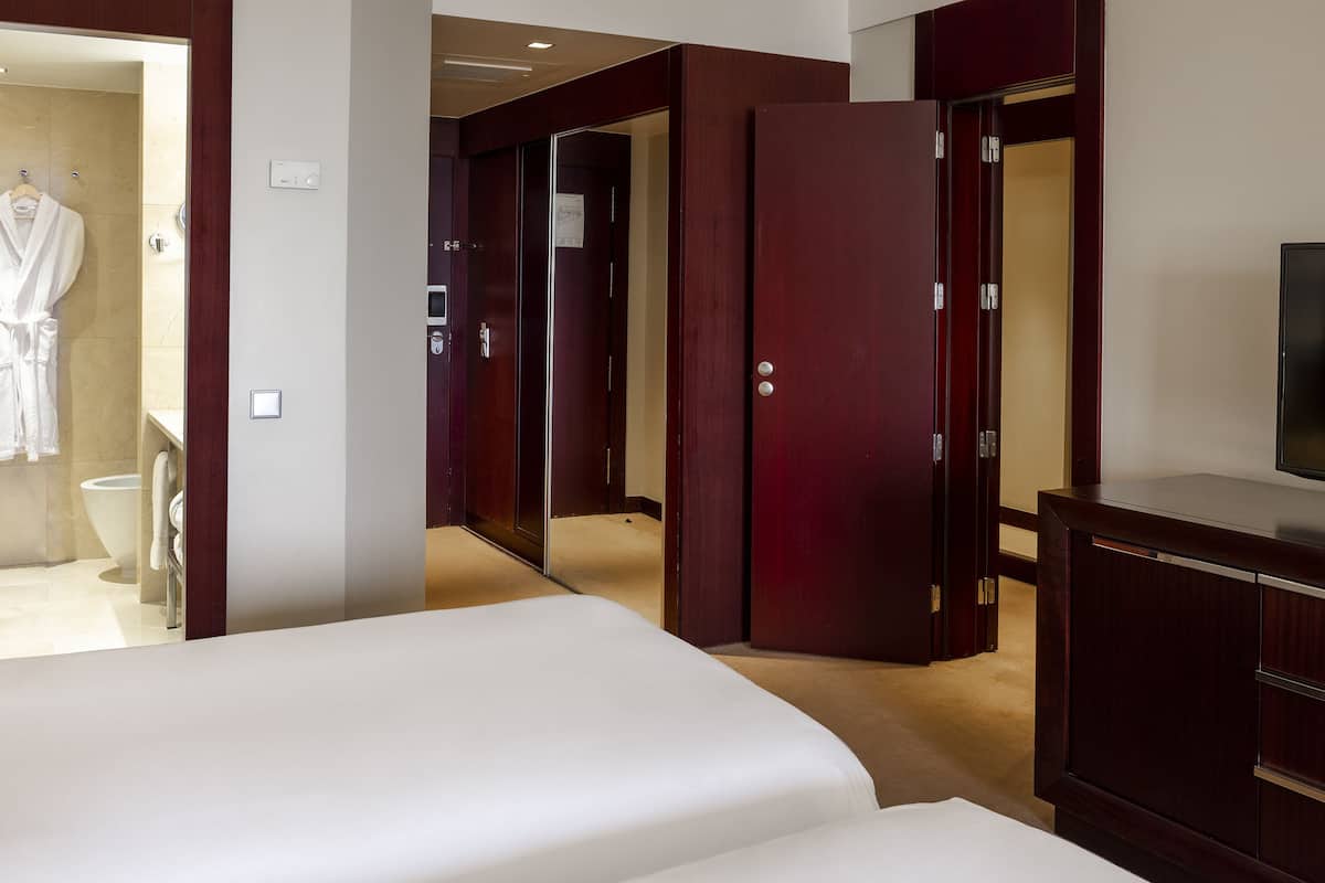 1 bedroom, premium bedding, minibar, in-room safe