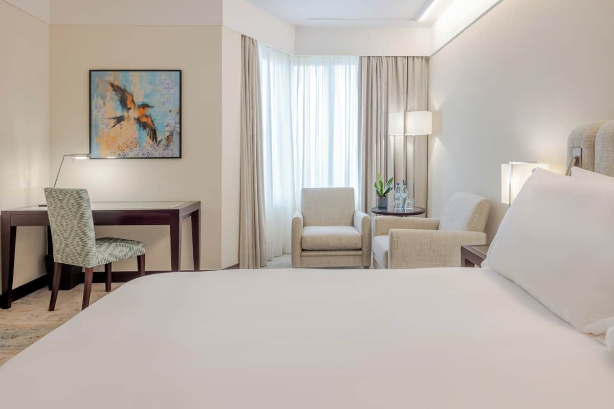 高級寢具、迷你吧、房內夾萬、書桌