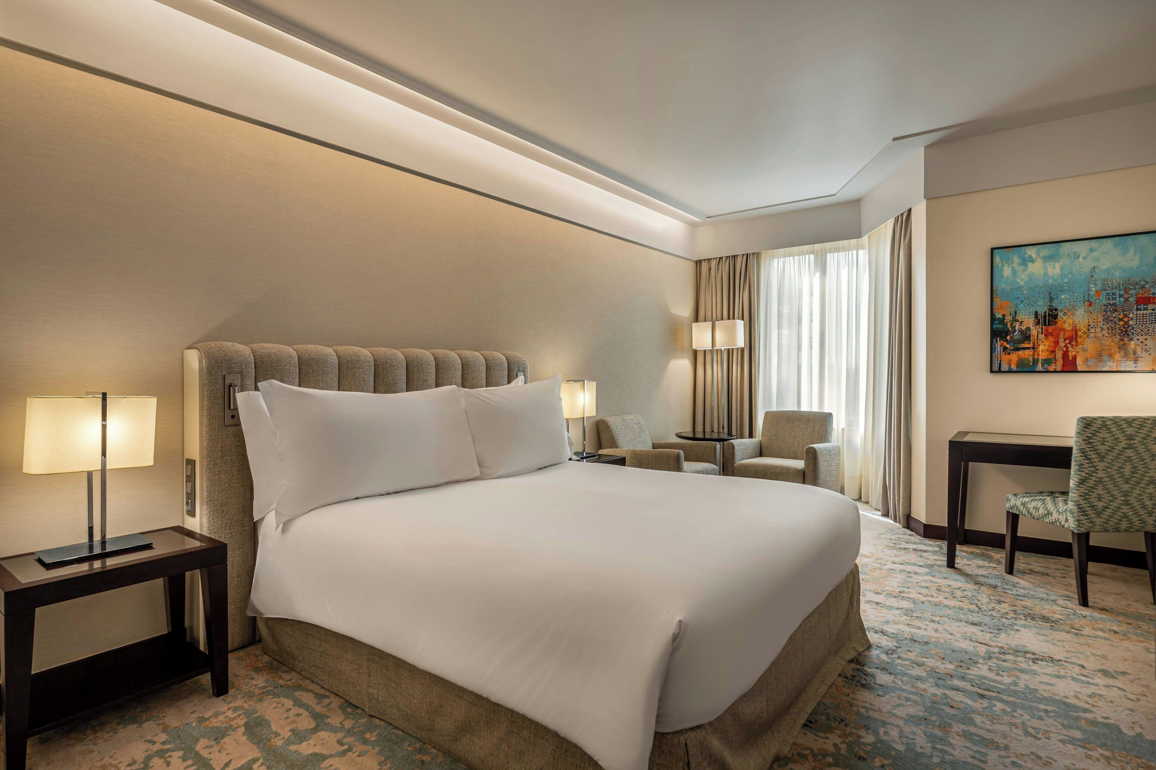 Standard Room, 1 Queen Bed | Premium bedding, minibar, in-room safe, desk