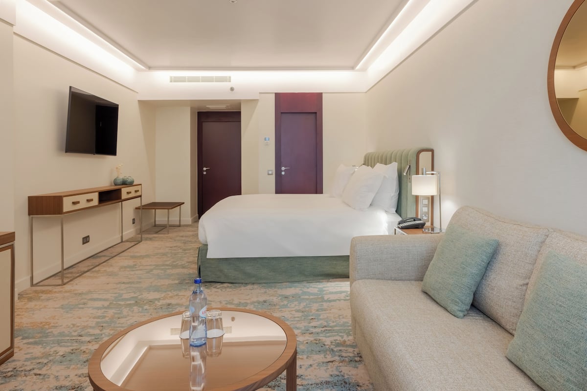 高級寢具、迷你吧、房內夾萬、書桌