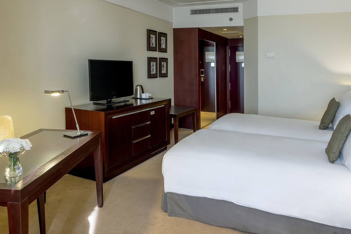 1 bedroom, premium bedding, minibar, in-room safe