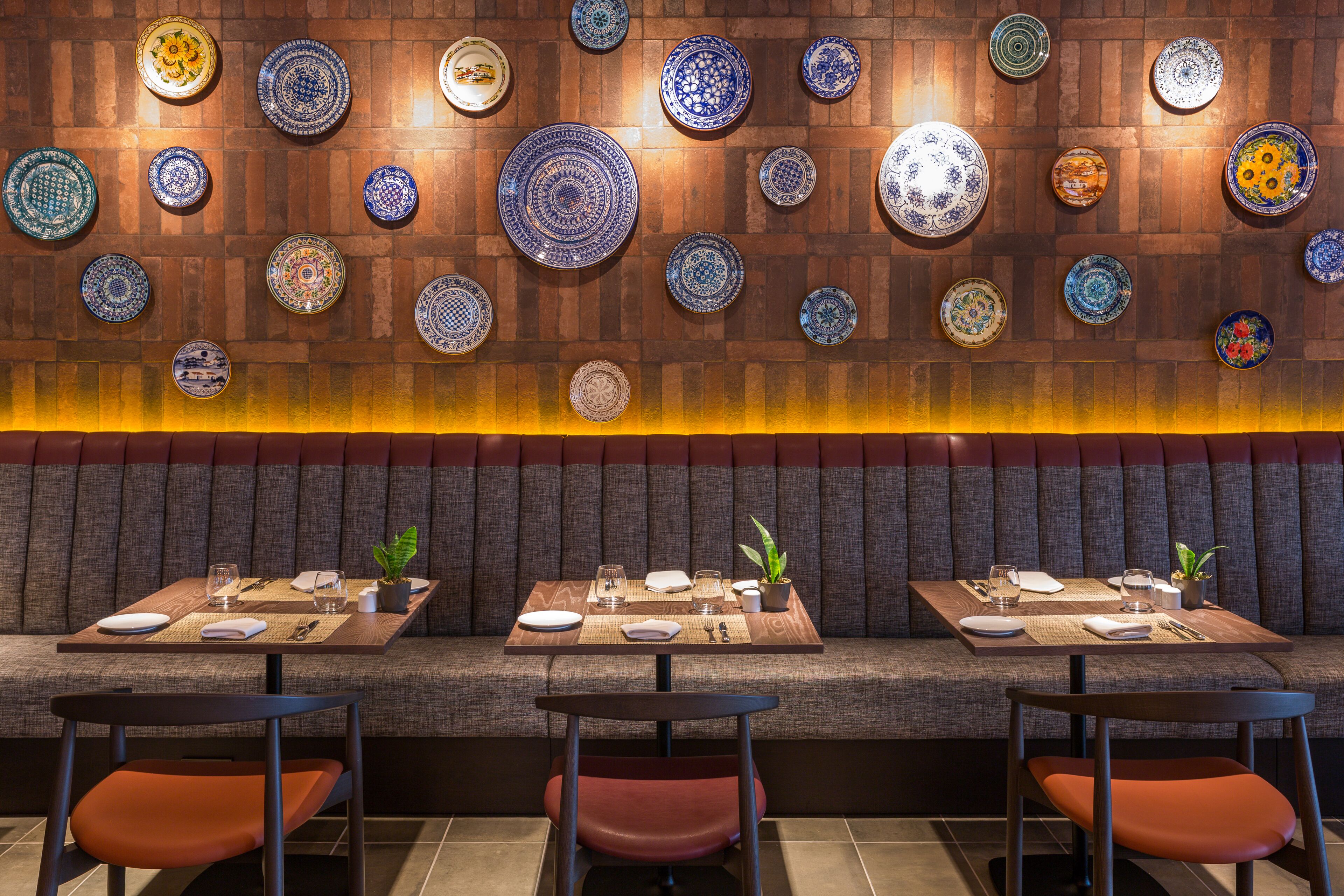 breakfast, lunch, dinner served; international cuisine