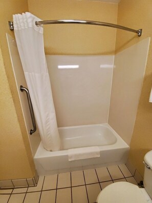 Bathroom - Fairfield Inn by Marriott Uniontown (Uniontown)