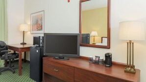 Room, 1 King Bed | Premium bedding, alarm clocks - Fairfield Inn by Marriott Uniontown (Uniontown)