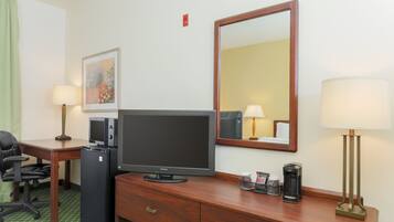 Room, 1 King Bed | Premium bedding, alarm clocks