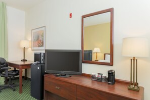 Room, 1 King Bed | Premium bedding, alarm clocks - Fairfield Inn by Marriott Uniontown (Uniontown)