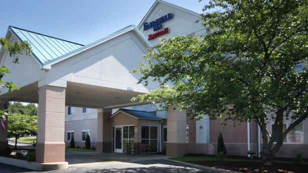 Property entrance - Fairfield Inn by Marriott Uniontown (Uniontown)