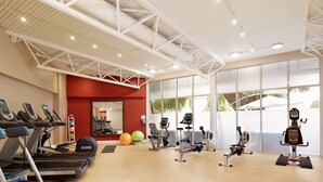 A gym with treadmills, elliptical machines, and exercise balls. - Doubletree by Hilton Bristol (Bristol)