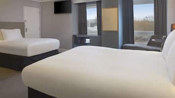 Room, 1 Double Bed, Accessible | Hypo-allergenic bedding, in-room safe, desk, blackout curtains