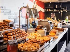Daily buffet breakfast (EUR 19.9 per person)