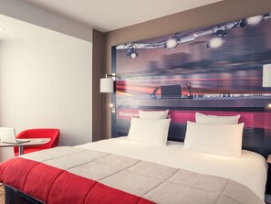 Hochwertige Bettwaren, Minibar, Zimmersafe, Schreibtisch