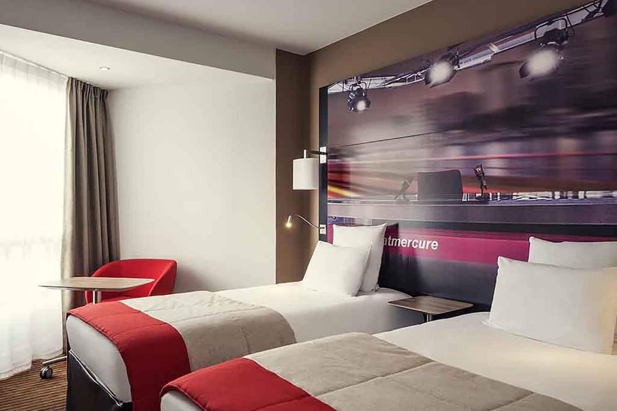 classic twin room, 2 single beds | premium bedding, minibar, in-room safe, desk