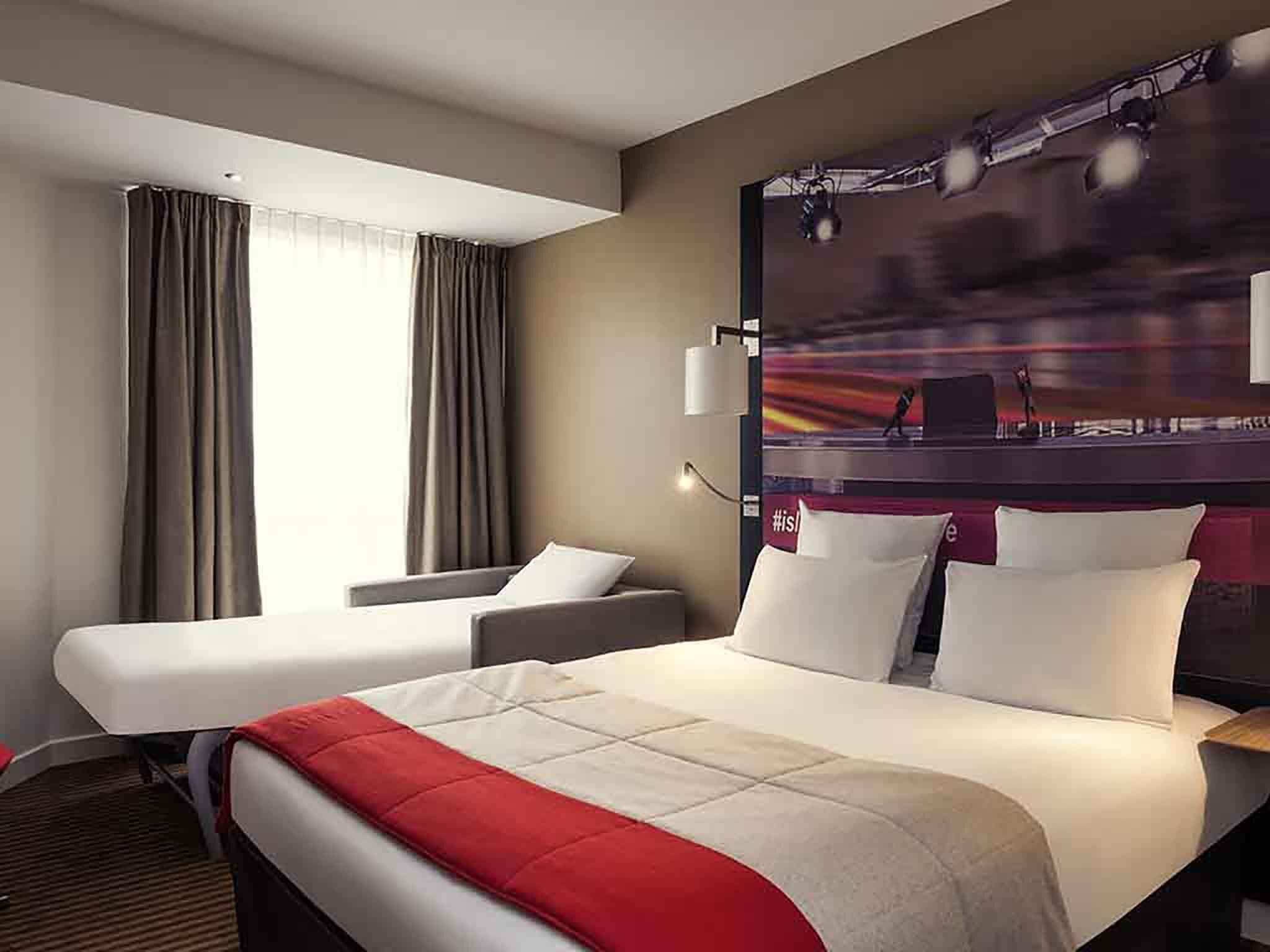 Privilege, Habitación, 1 cama matrimonial y sofá cama | Ropa de cama de alta calidad y minibar 