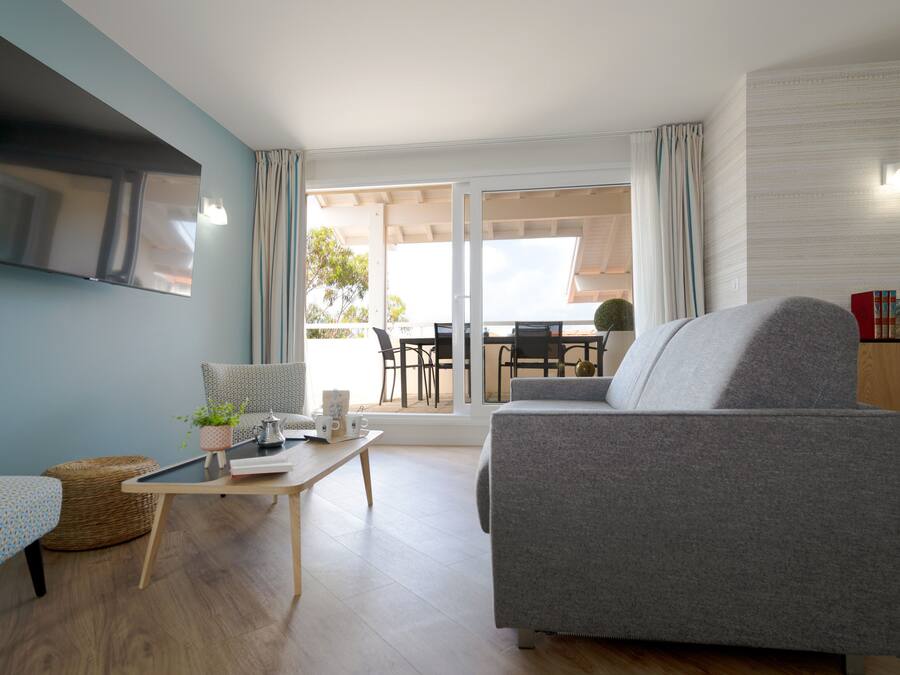 Apartamento familiar | Zona de estar | Televisión de pantalla plana de 92 cm con canales por satélite