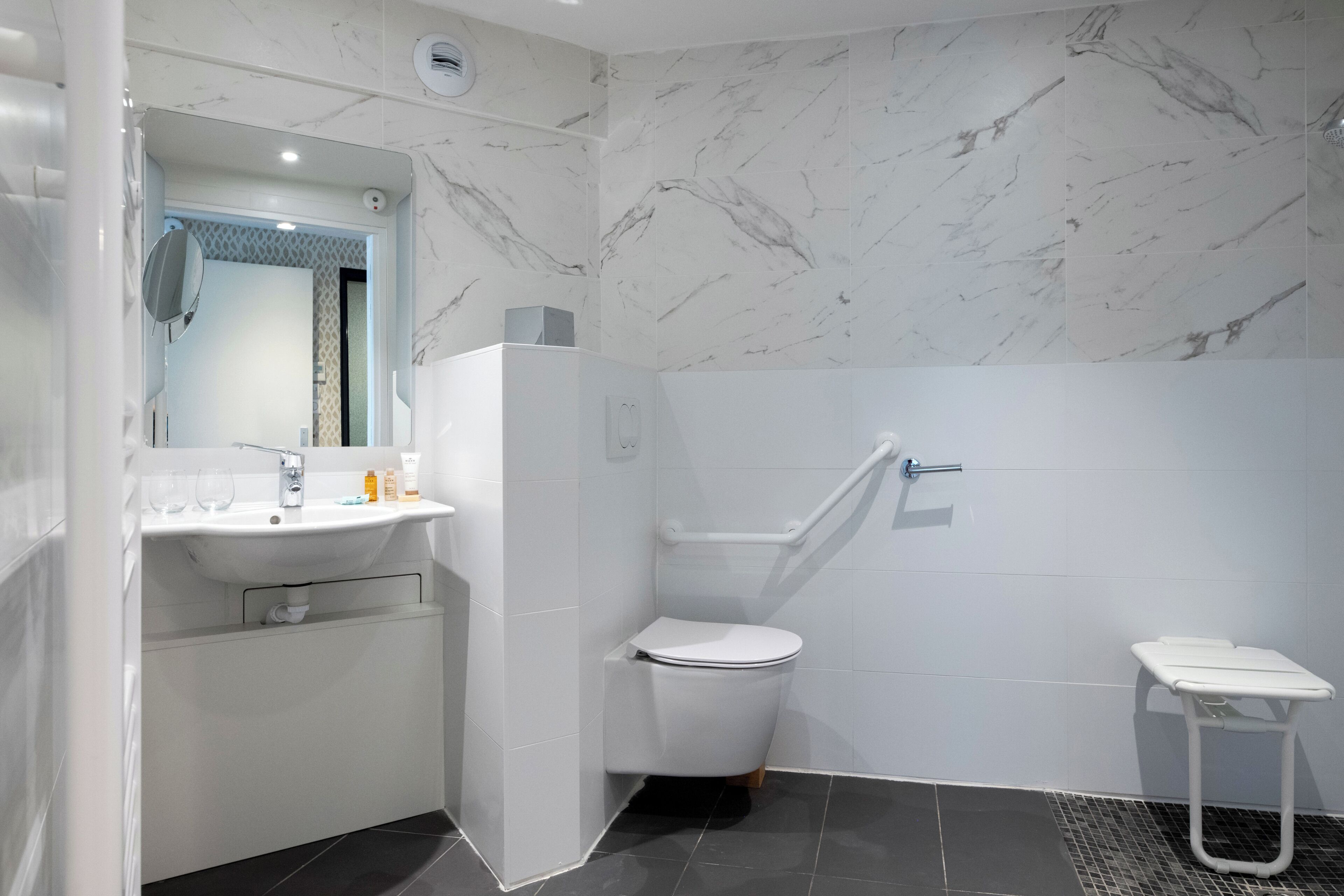 shower, rainfall showerhead, free toiletries, hair dryer