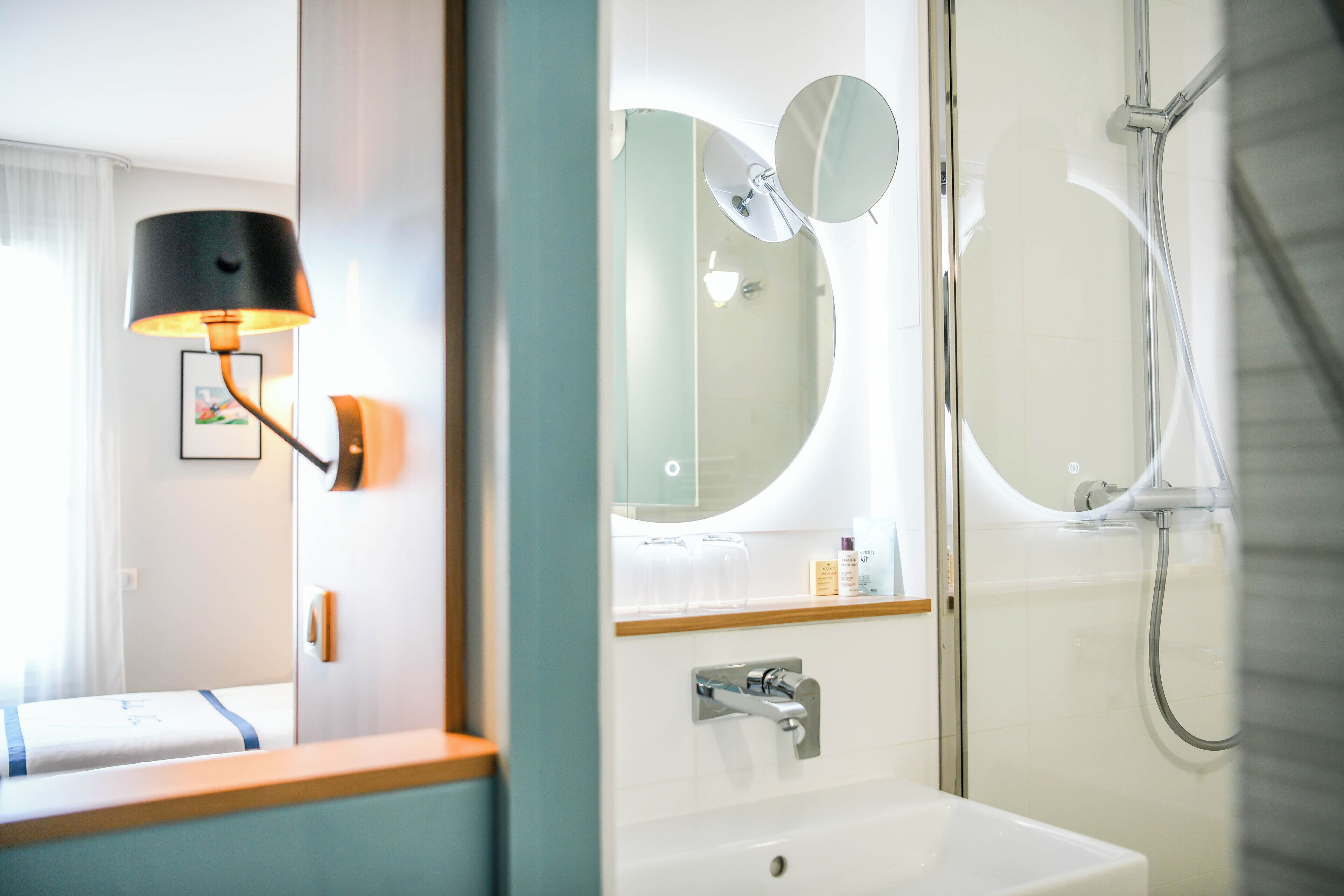 shower, rainfall showerhead, free toiletries, hair dryer