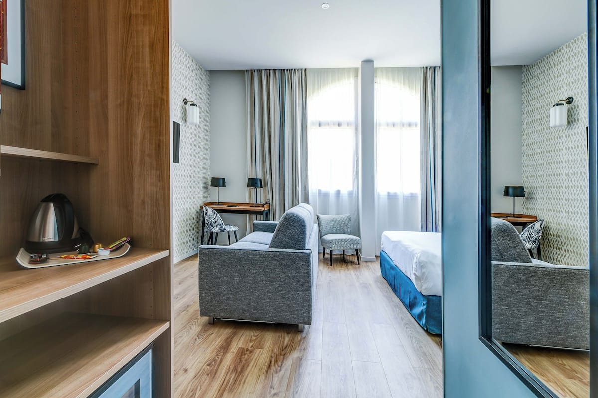 1 bedroom, premium bedding, in-room safe, desk