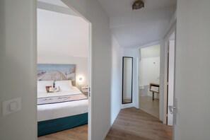 Apartamento família | 1 quarto, roupas de cama premium, cofres nos quartos, escrivaninha