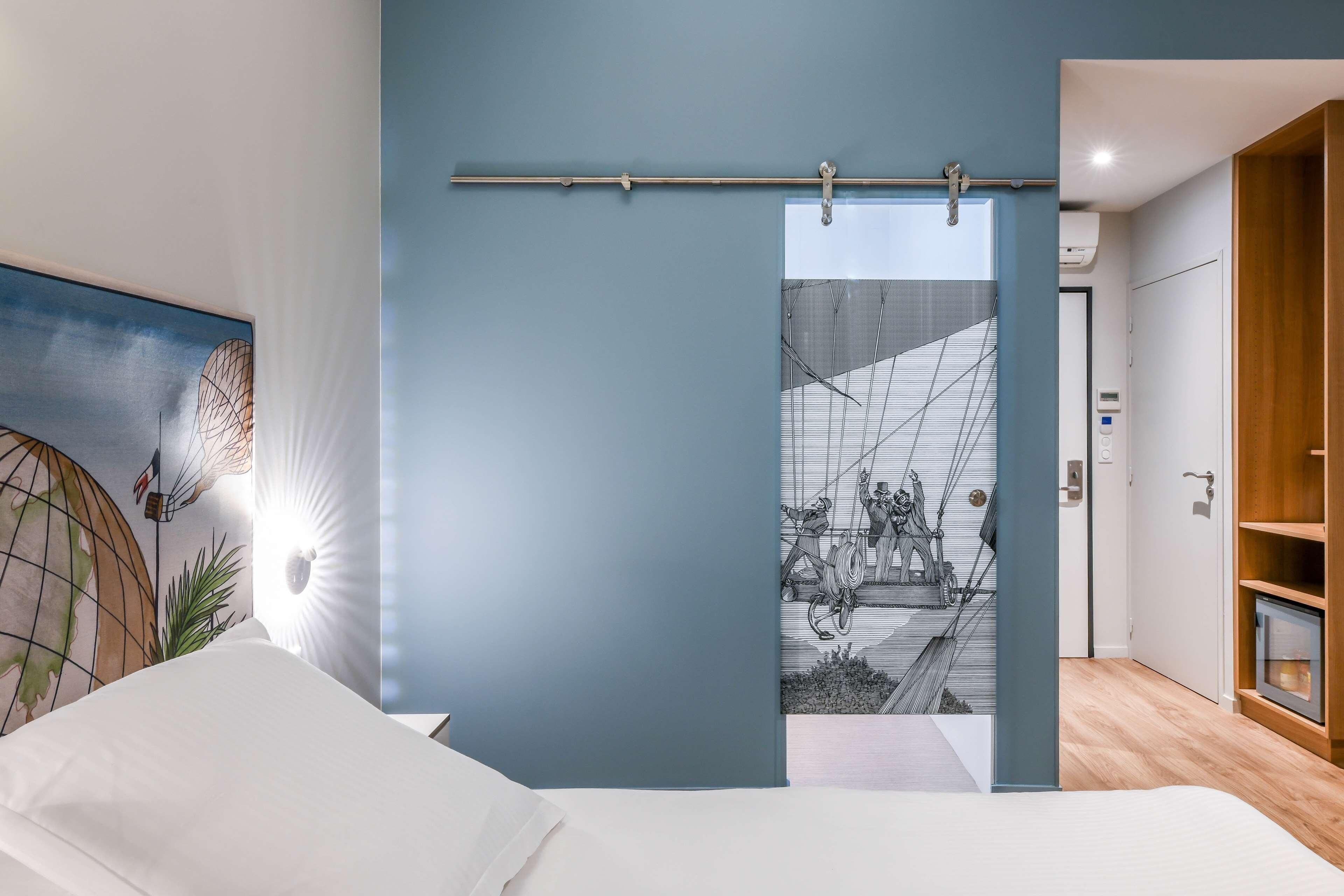 Premium bedding, in-room safe, desk, laptop workspace