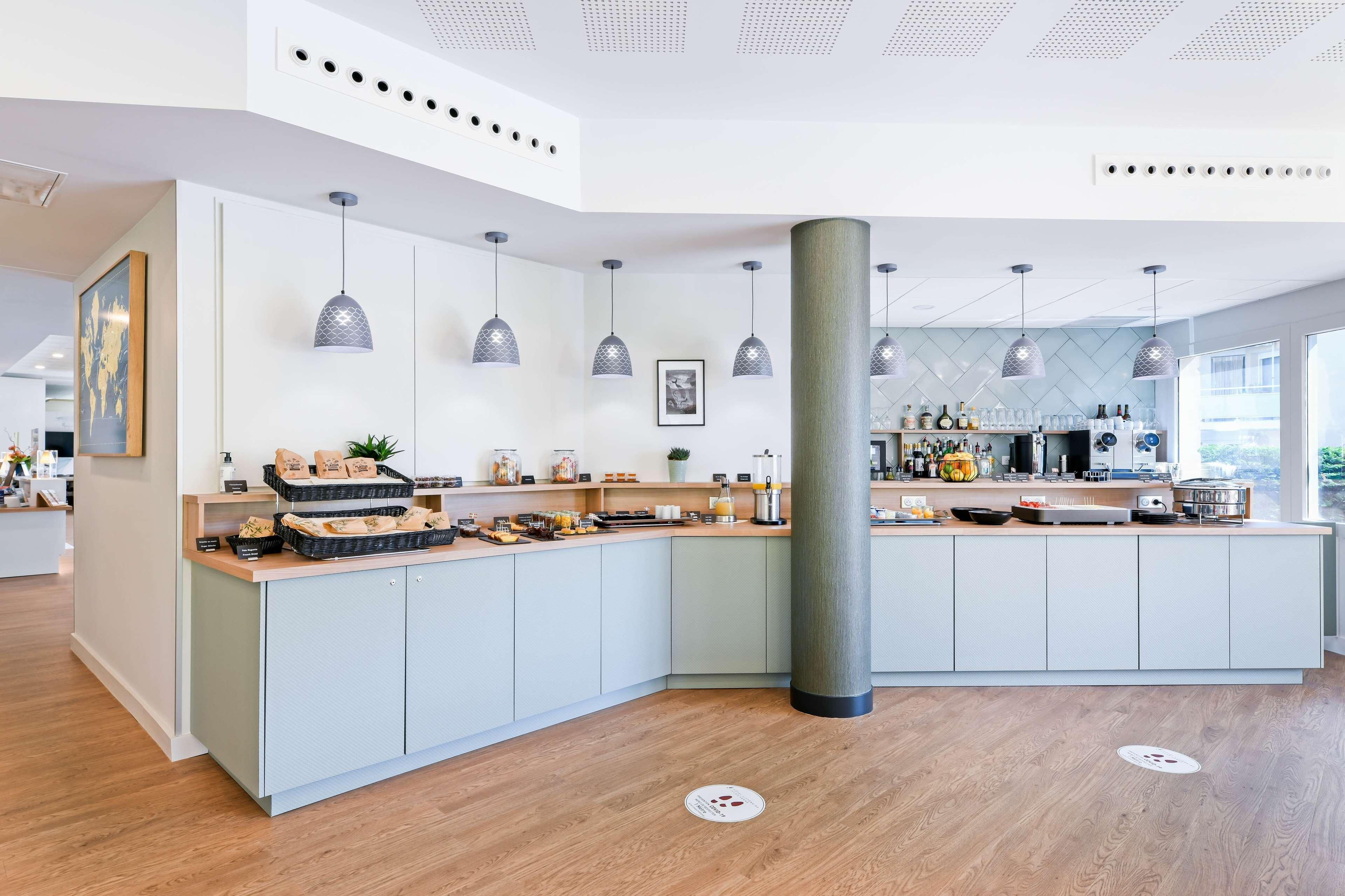 daily buffet breakfast (eur 20 per person)