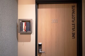 Premium bedding, in-room safe, desk, laptop workspace - Hôtel Jules Verne Biarritz (Biarritz)