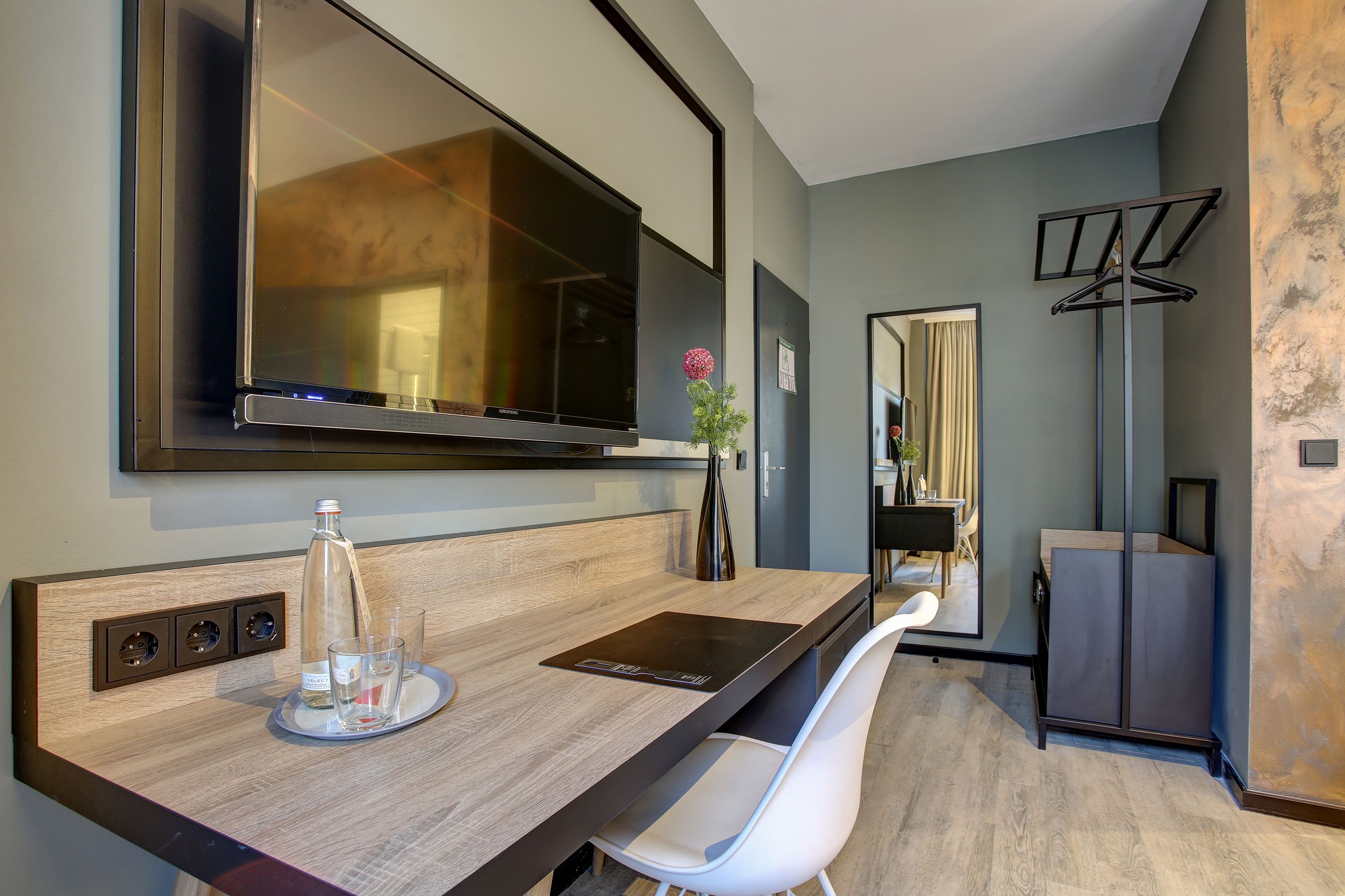 1 bedroom, in-room safe, desk, free wifi