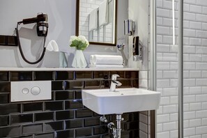 Chambre Standard avec lits jumeaux | Salle de bain