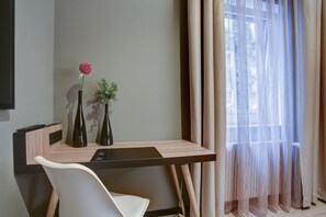 Coffres-forts dans les chambres, bureau, Wi-Fi gratuit, draps fournis