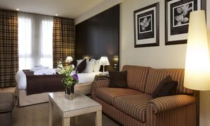 Minibar, desk, soundproofing, iron/ironing board