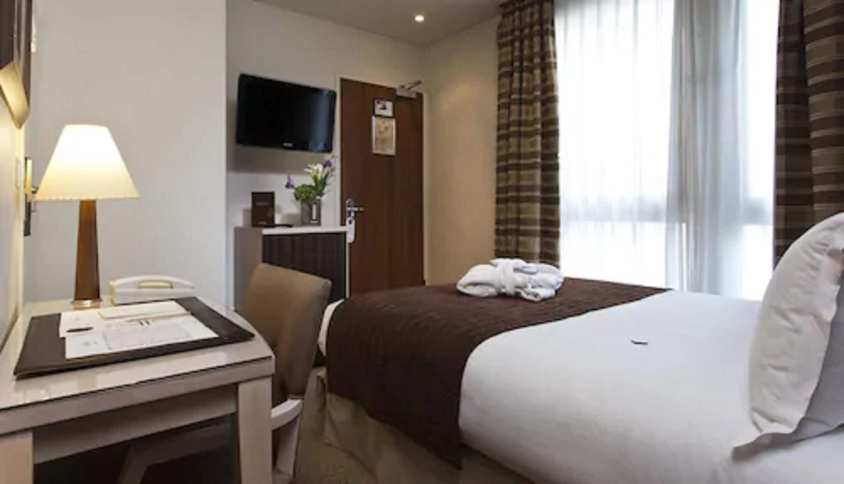 Minibar, desk, soundproofing, iron/ironing board