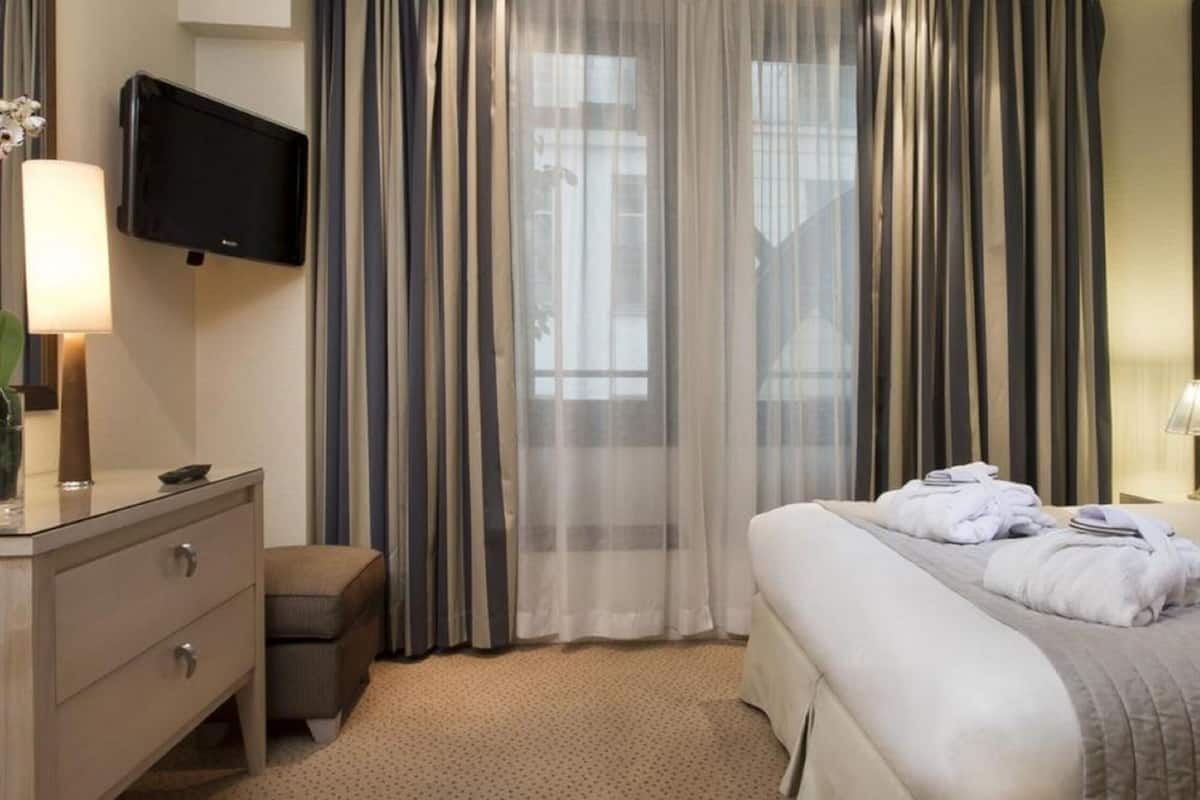 Suite Junior | Minibar, bureau, chambres insonorisées, fer et planche à repasser