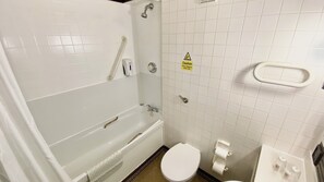 Combined shower/bathtub, free toiletries, hair dryer, towels