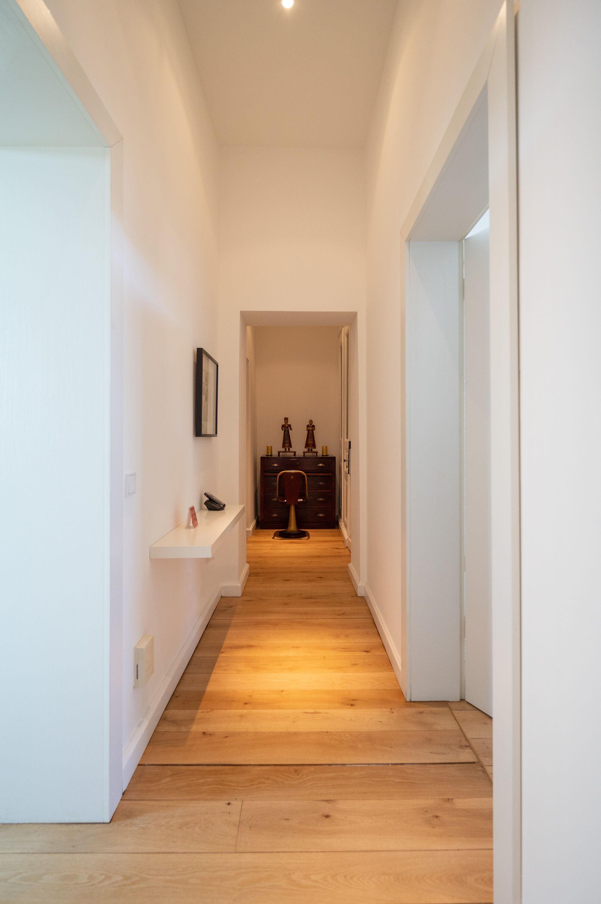 deluxe apartment | living area | tv, offices