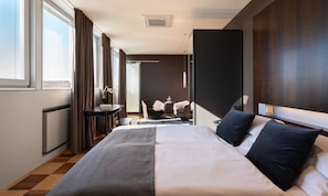 Junior Suite | Hypo-allergenic bedding, desk, laptop workspace, blackout curtains